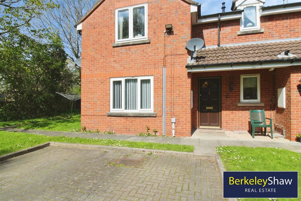 Property photo 1 of 10 External Front