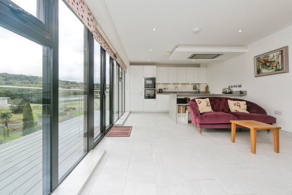Property photo 3 of 24 Pbox-Img.Jpg