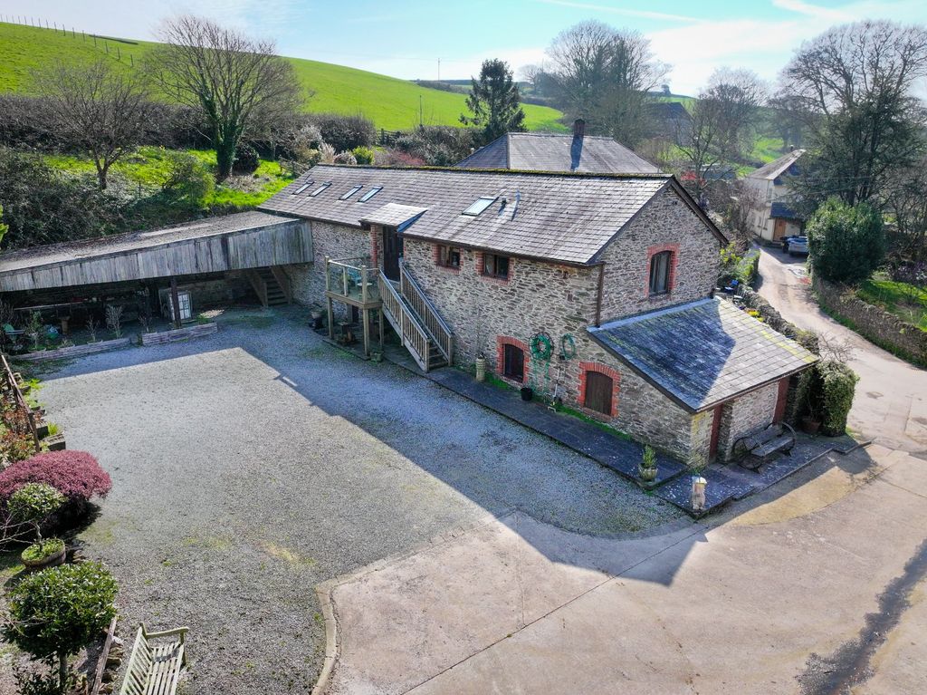 Property photo 3 of 22 Ledstone Farm