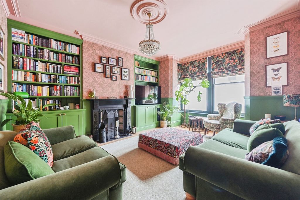 Property photo 2 of 17