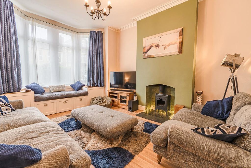 Property photo 2 of 23 Living Room