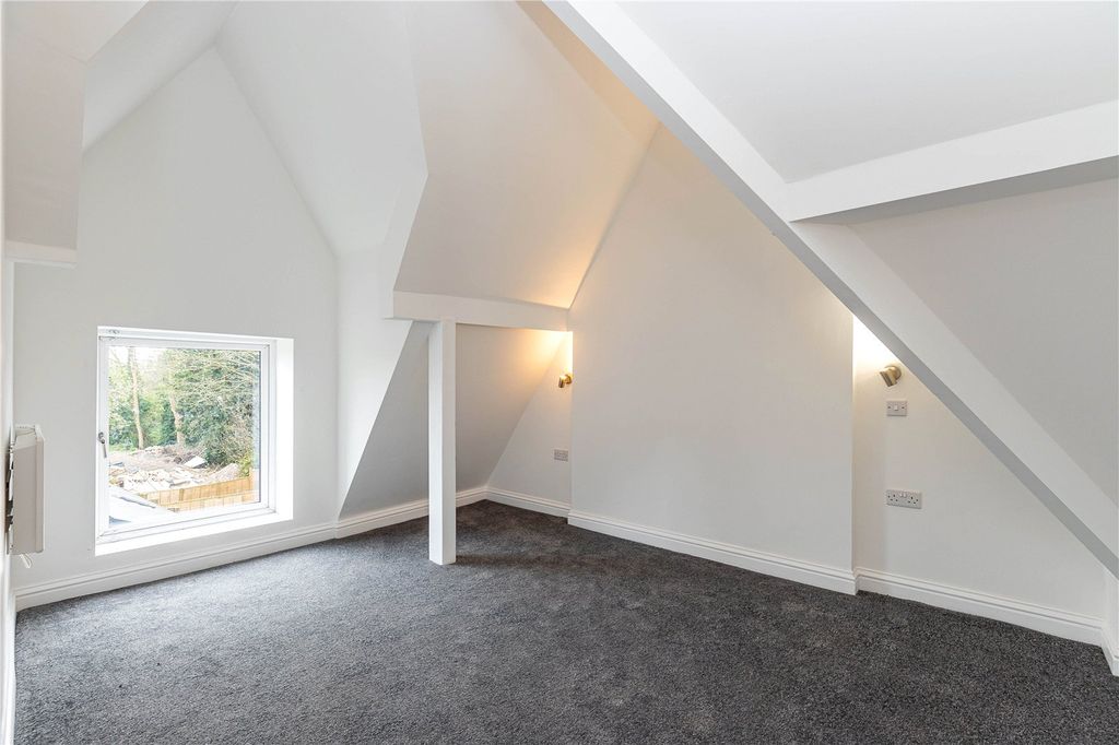 Property photo 1 of 6 Double Bedroom