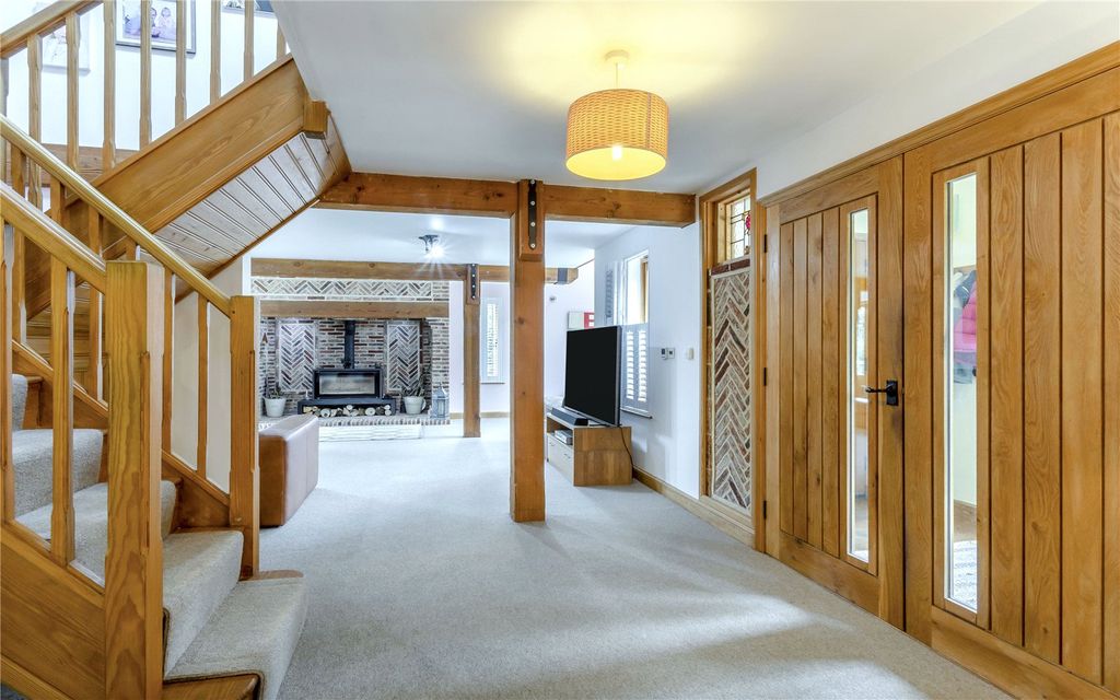 Property photo 3 of 27 Hallway