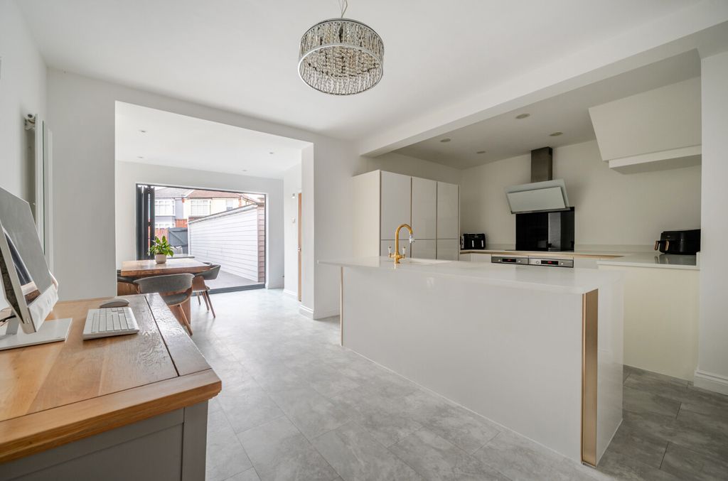 Property photo 2 of 12 1515689-4-6A9Ac85...