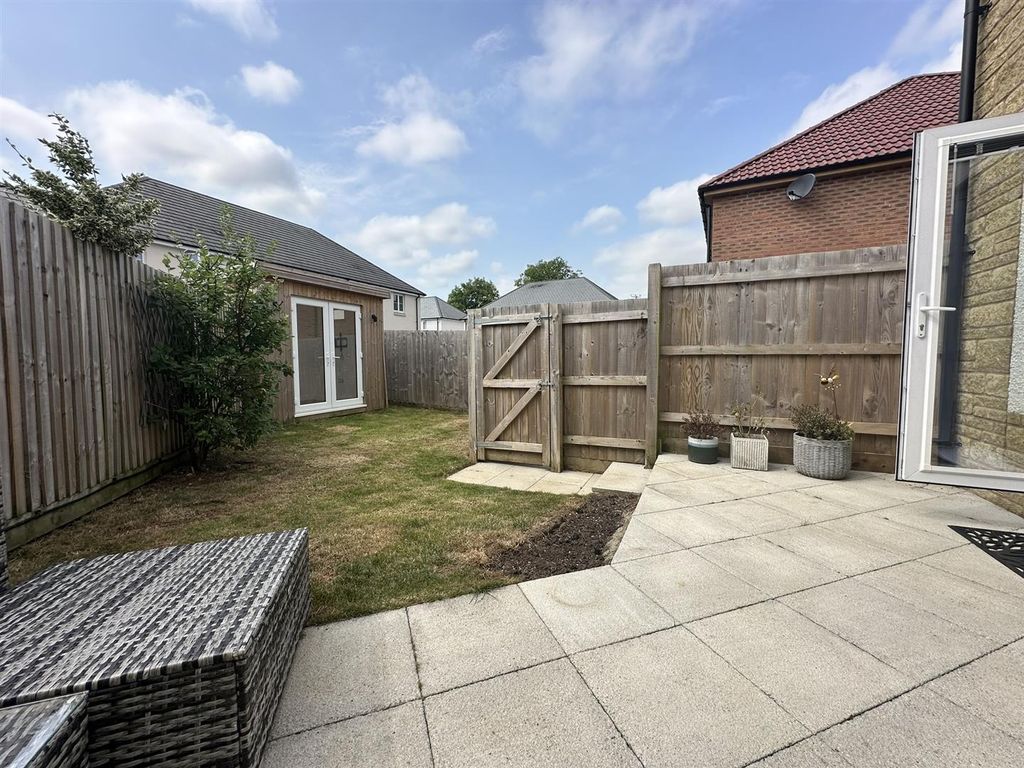 Property photo 3 of 10 Garden