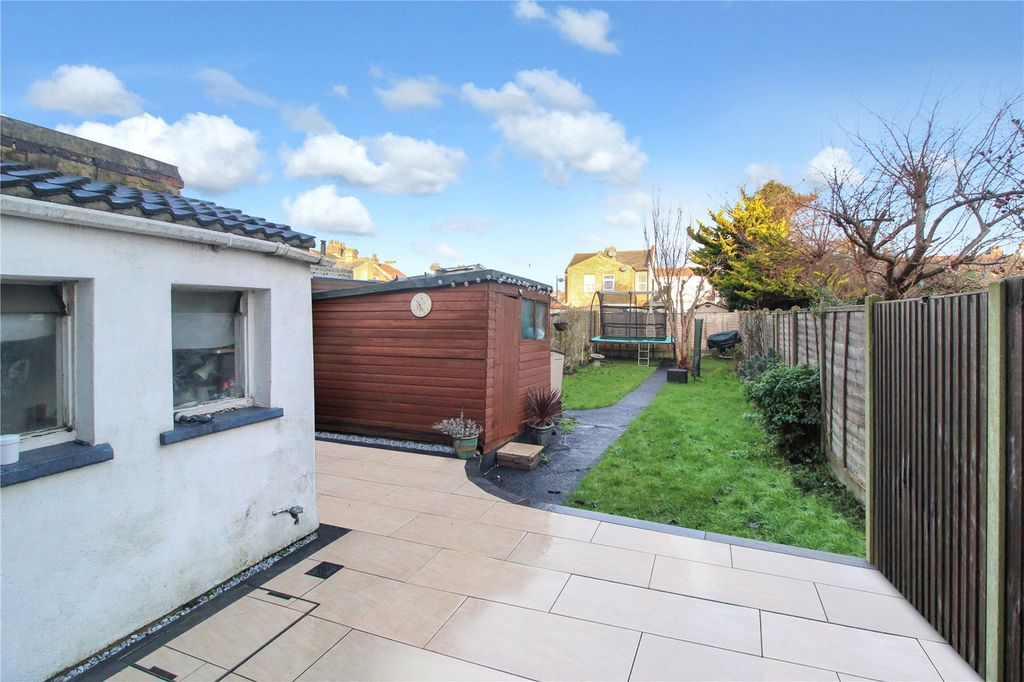 Property photo 2 of 16 Picture No. 25