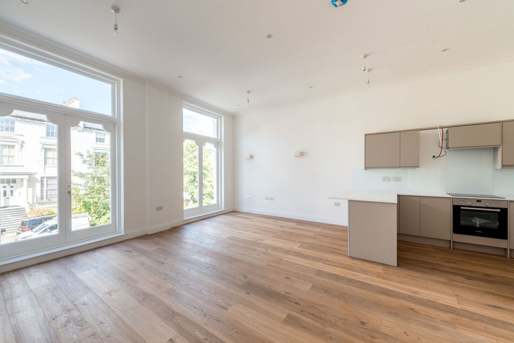 Property photo 1 of 9 Photo 01