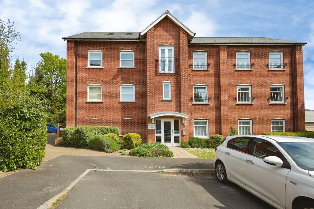 Property photo 1 of 12