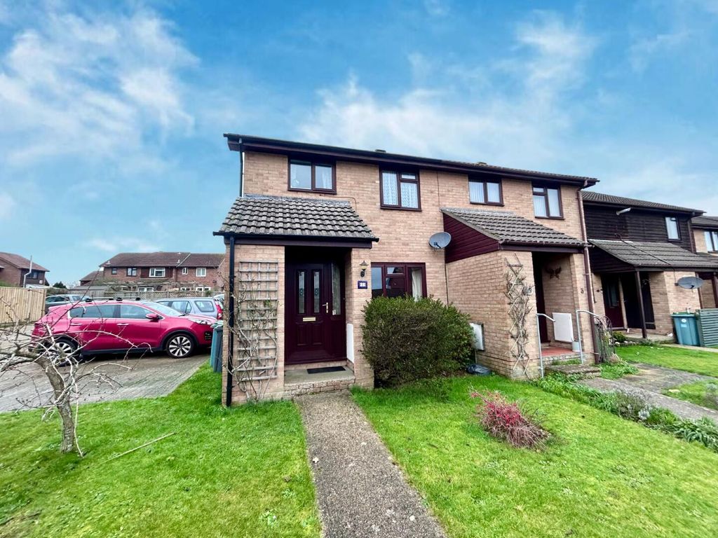 Property photo 2 of 9 Front (Exterior)