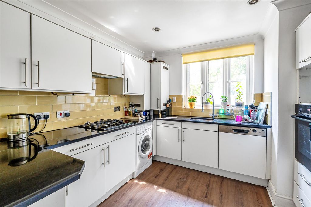 Property photo 2 of 21 38-Courtenay-Ave-2.Jpg