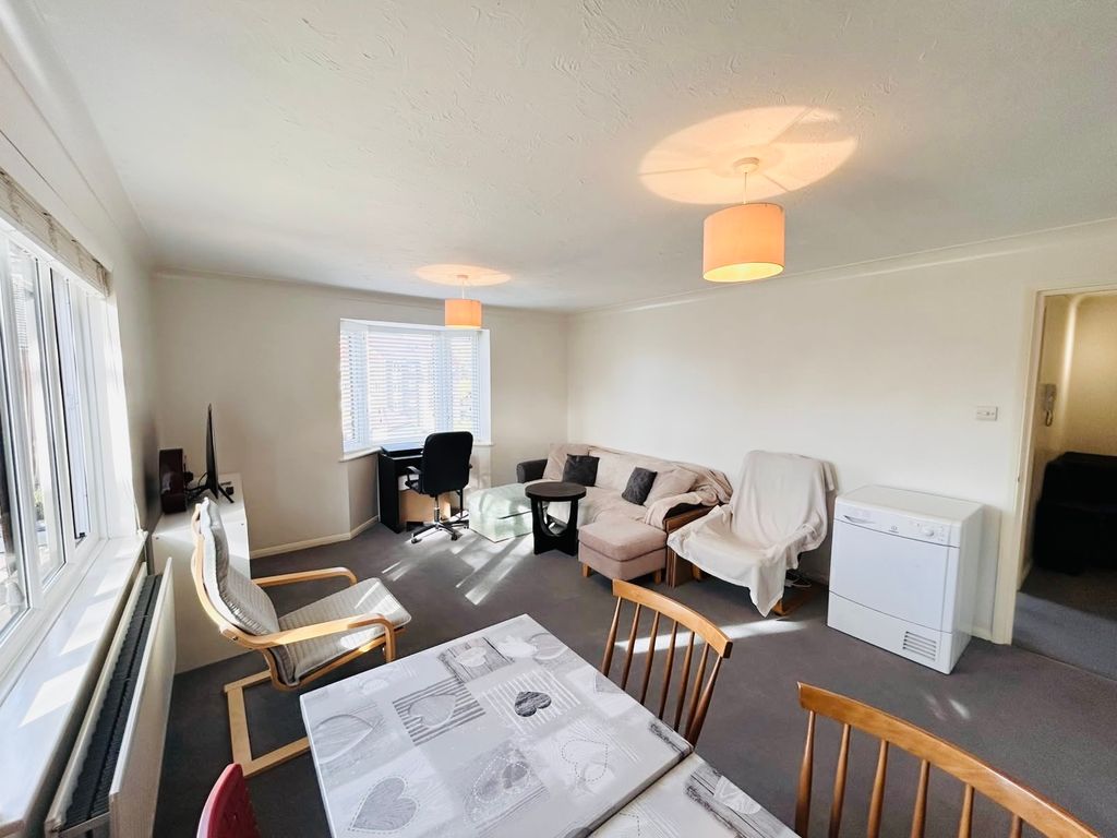 Property photo 3 of 7