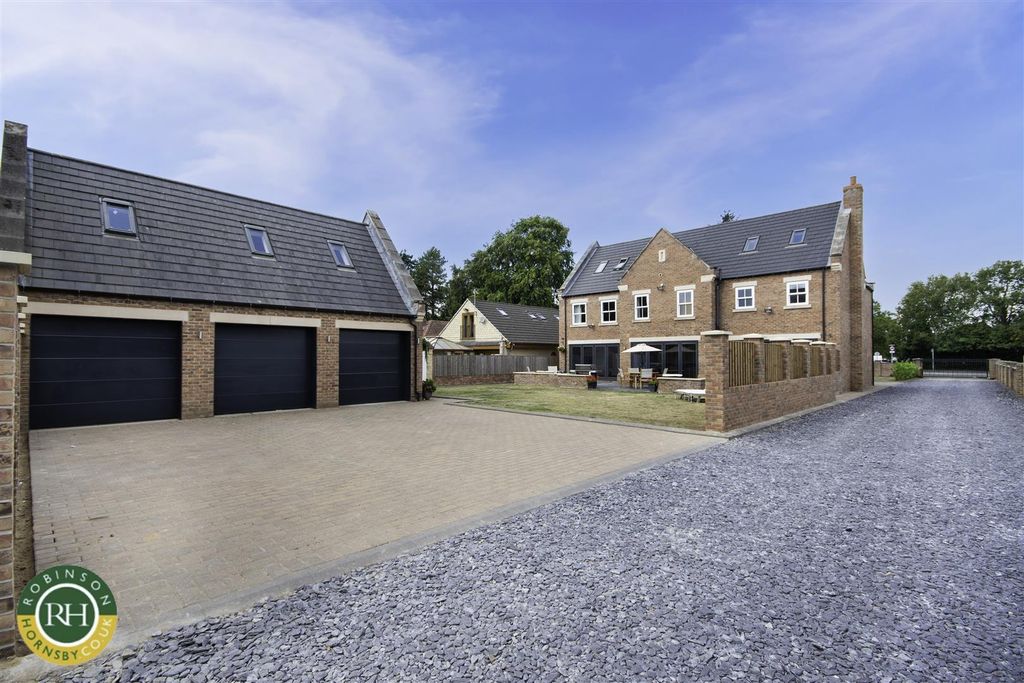 Property photo 1 of 40