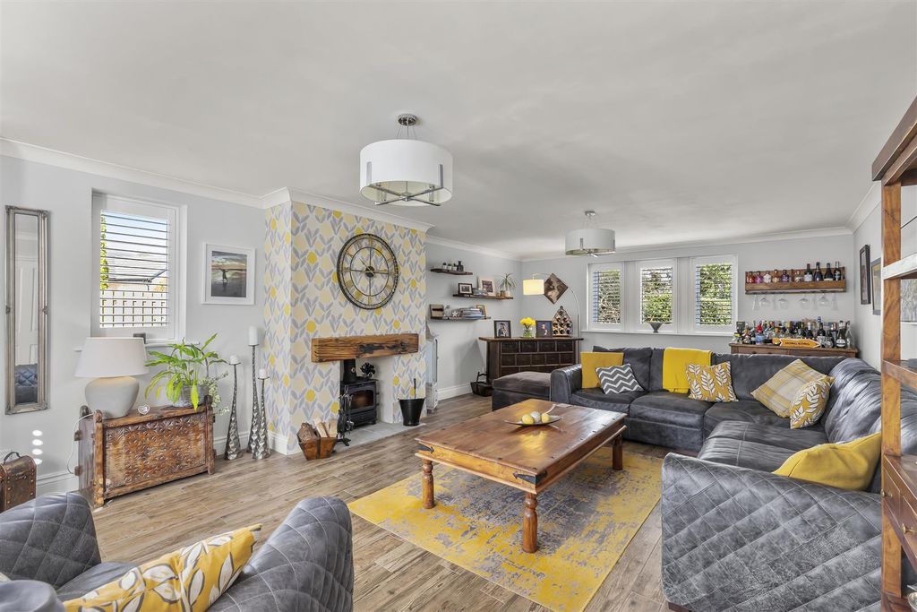 Property photo 2 of 29 Sitting Room.Jpg