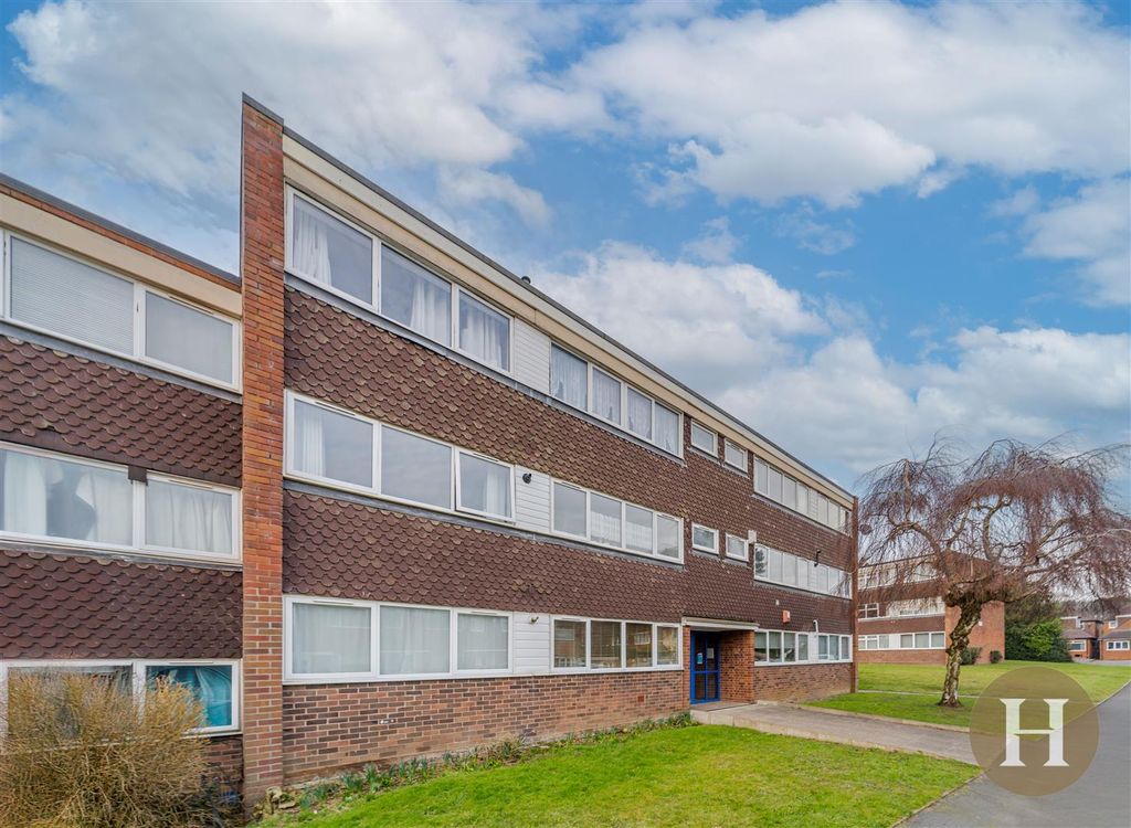 Property photo 1 of 27 Hadleigh Estate Agents-26.Jpg