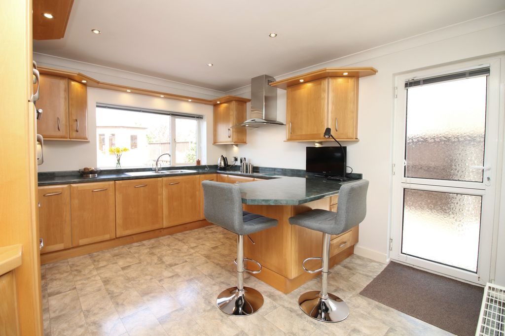 Property photo 2 of 24