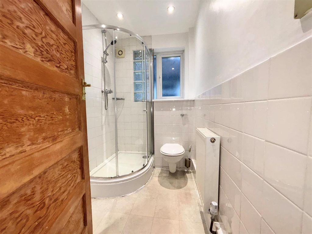 Property photo 2 of 6 Bathroom.Jpg