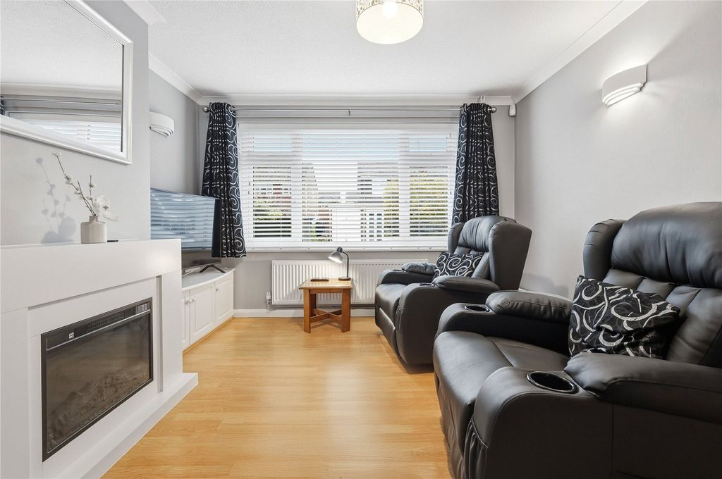 Property photo 3 of 18 Lounge