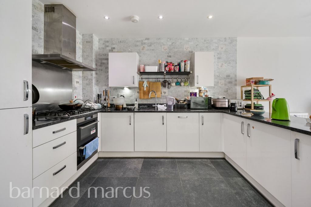 Property photo 3 of 10 Kitchen