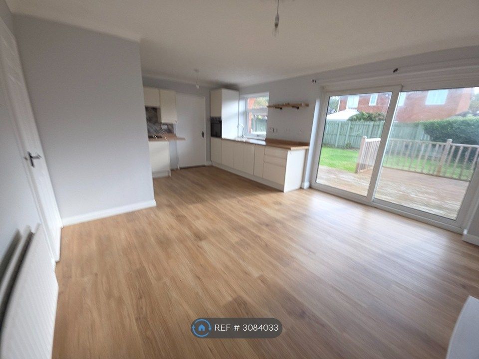 Property photo 3 of 12 Kitchen