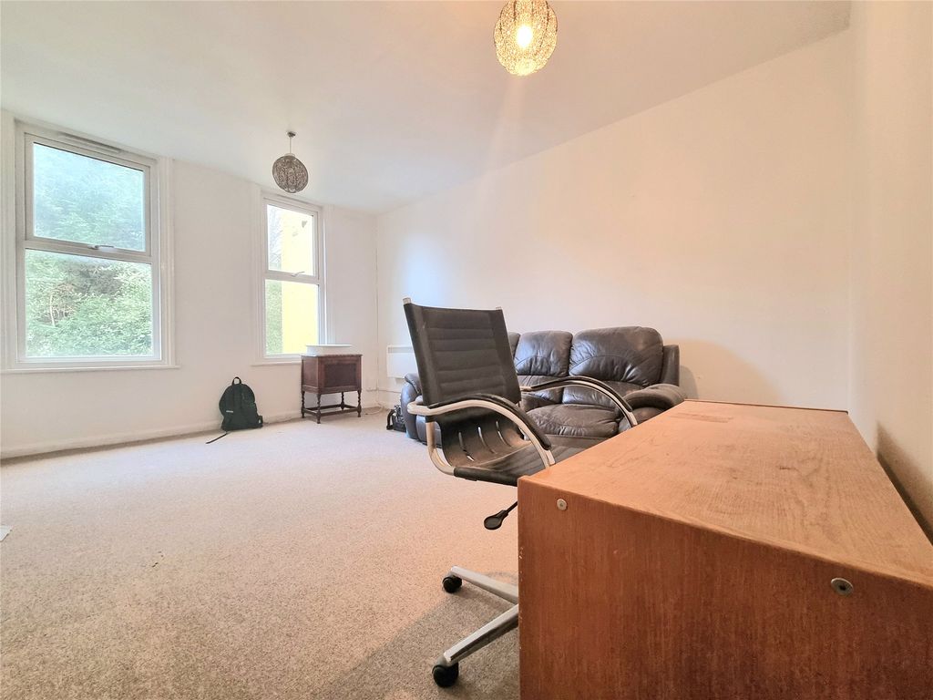 Property photo 3 of 6 Living Room