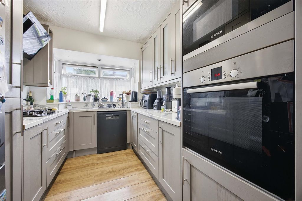 Property photo 2 of 9 Kitchen