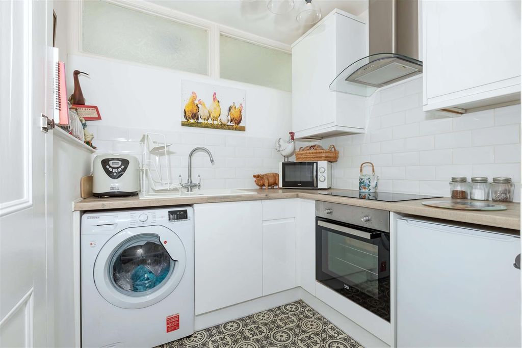 Property photo 3 of 8 Queen St_7.Jpg