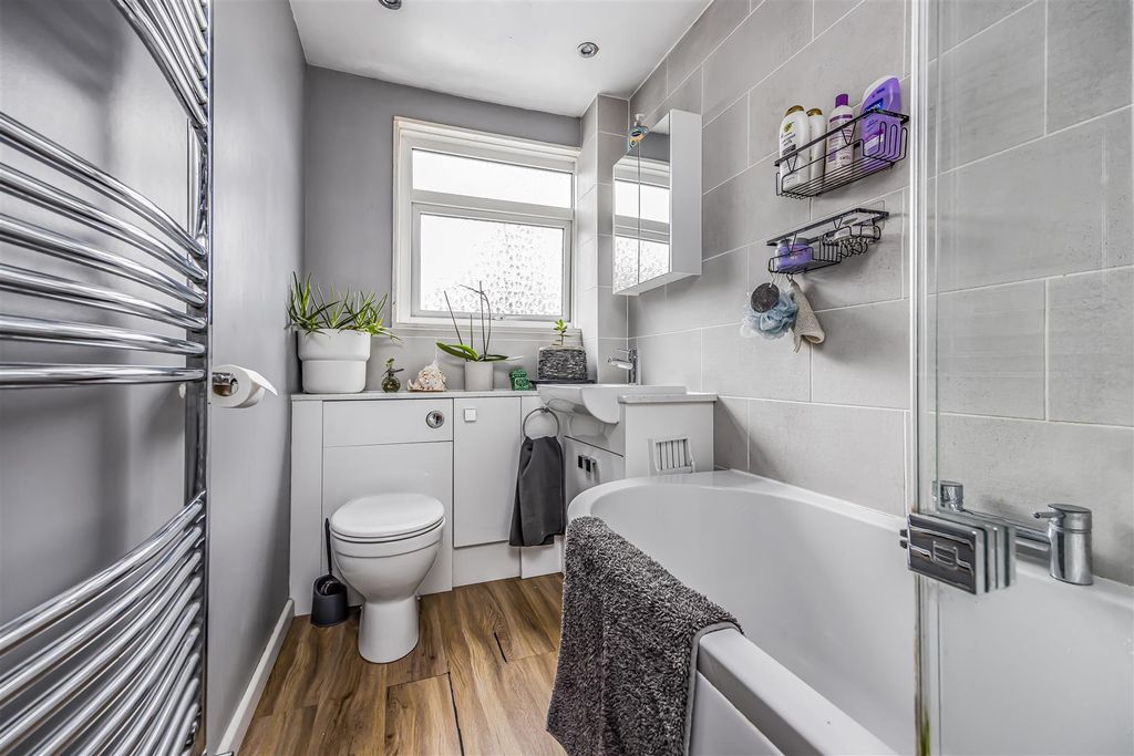 Property photo 3 of 17 9 Magpie Walk, Waterlooville-Porticomarketing-Sold