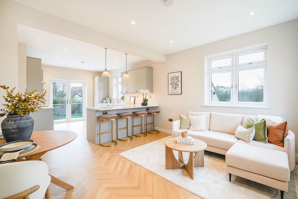 Property photo 2 of 39