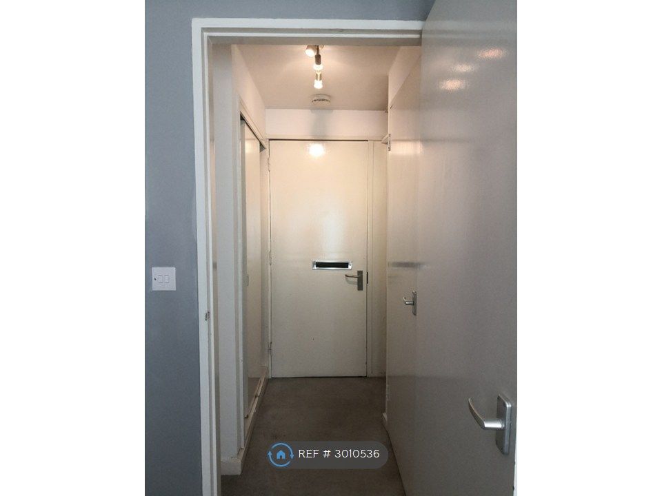 Property photo 2 of 14 Entrance