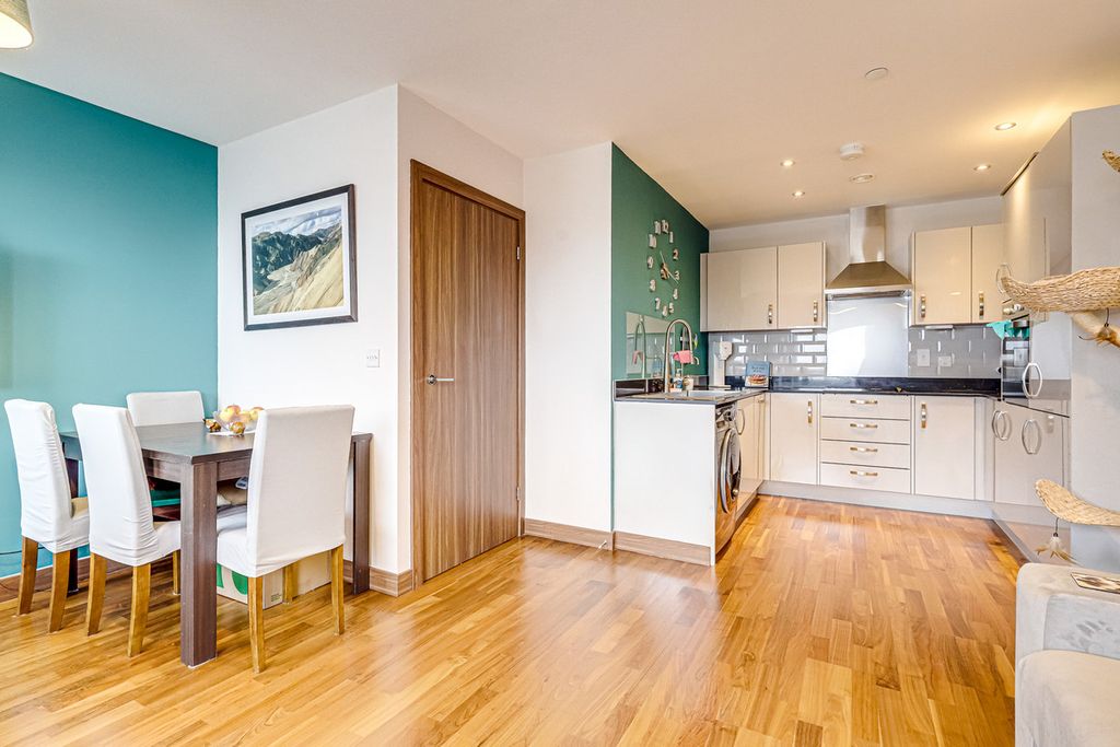 Property photo 2 of 23