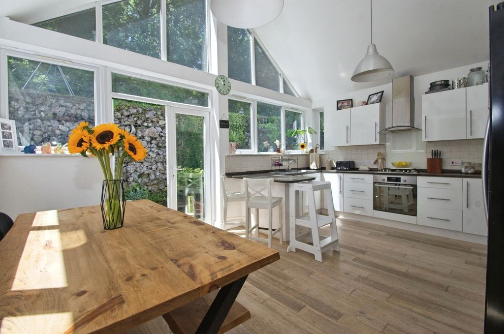 Property photo 1 of 26