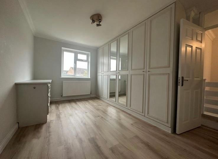 Property photo 2 of 5 Bedroom