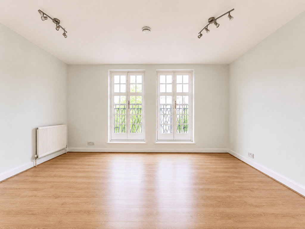 Property photo 1 of 15 2 Bedroom, 2 Bathroom Apartment With Secure Parking In Garden Suburb At Golders Green Nw11