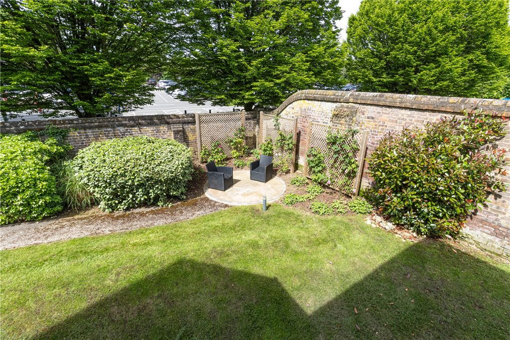 Additional image 14 of 2 bed flat for saleLeyton Road, Harpenden, Hertfordshire AL5