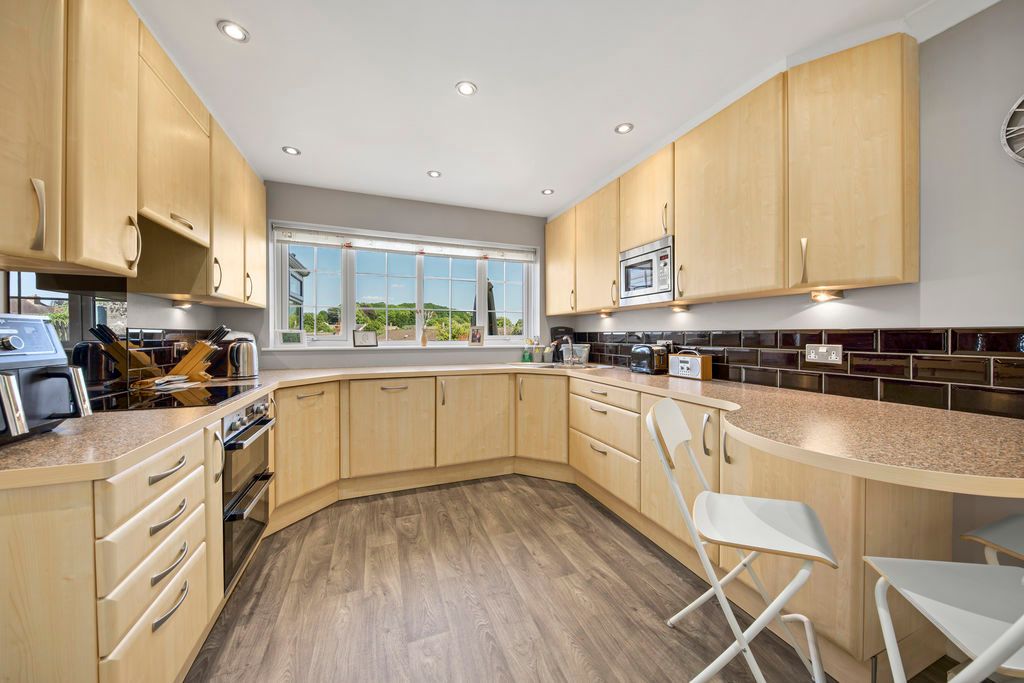 Property photo 3 of 40 Kitchen
