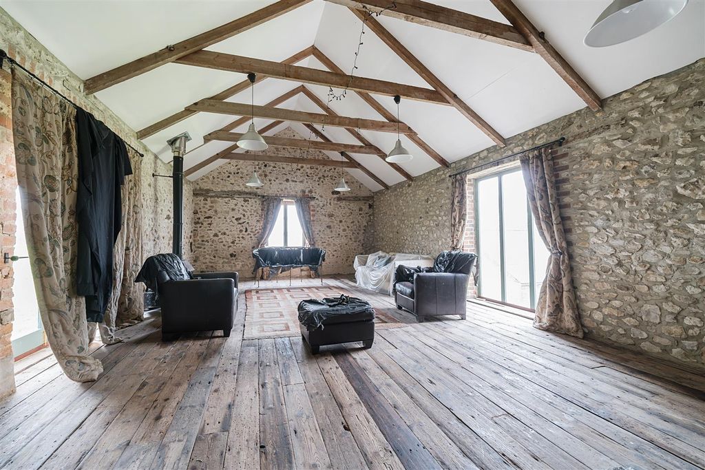 Property photo 3 of 22