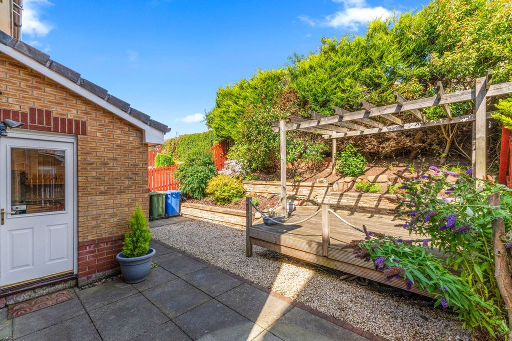 Property photo 2 of 24