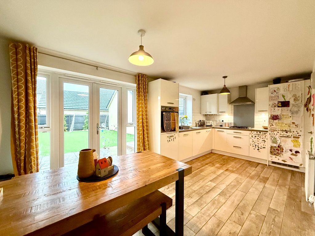 Property photo 3 of 21