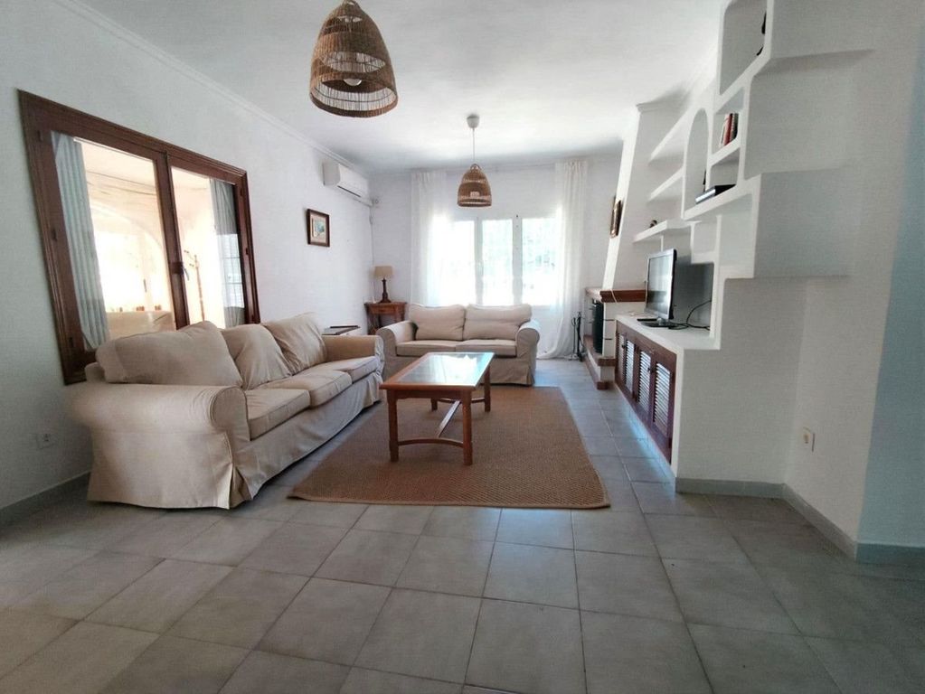 Property photo 2 of 44