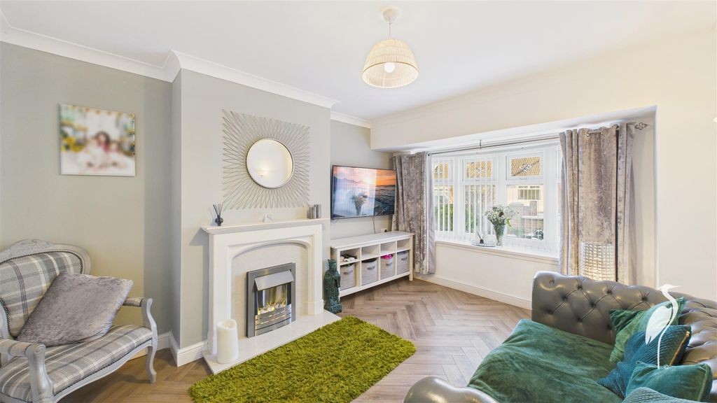 Property photo 2 of 29 Lounge