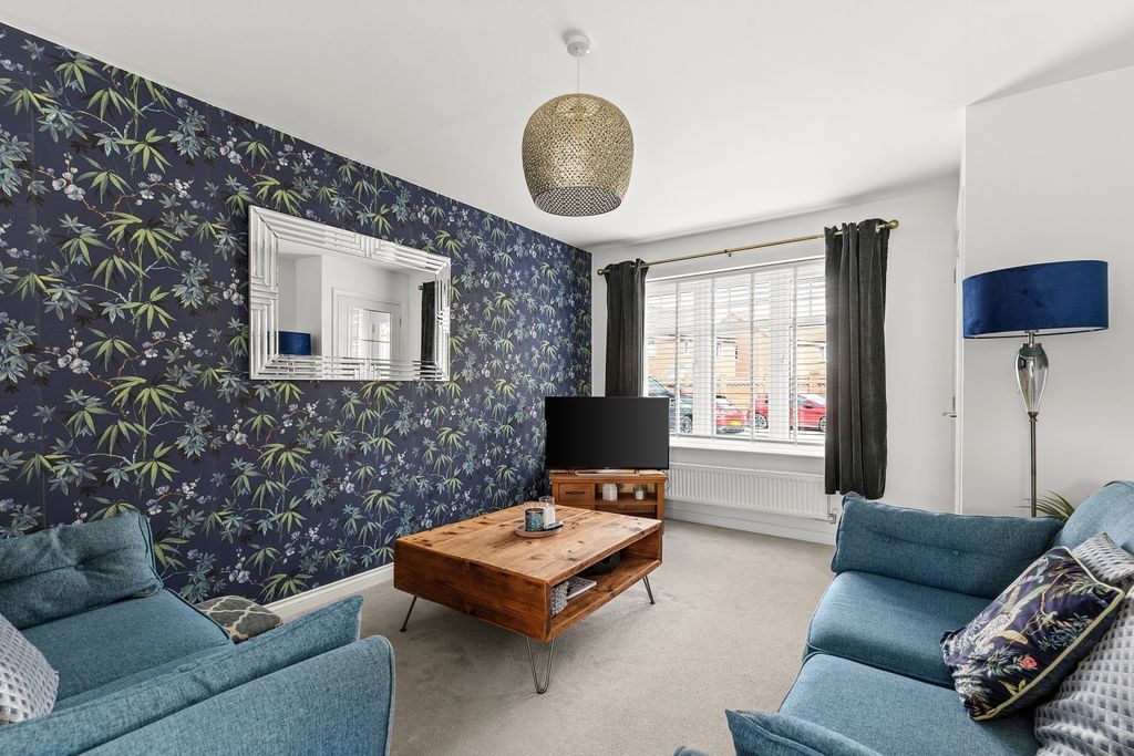 Property photo 2 of 21 Lounge