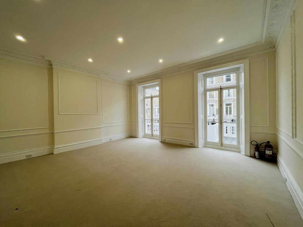 Property photo 2 of 6 11 Elvaston Place Sw7 Int4.Jpg