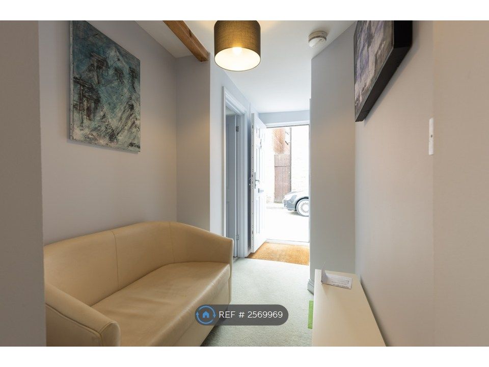 Property photo 3 of 13 Lounge