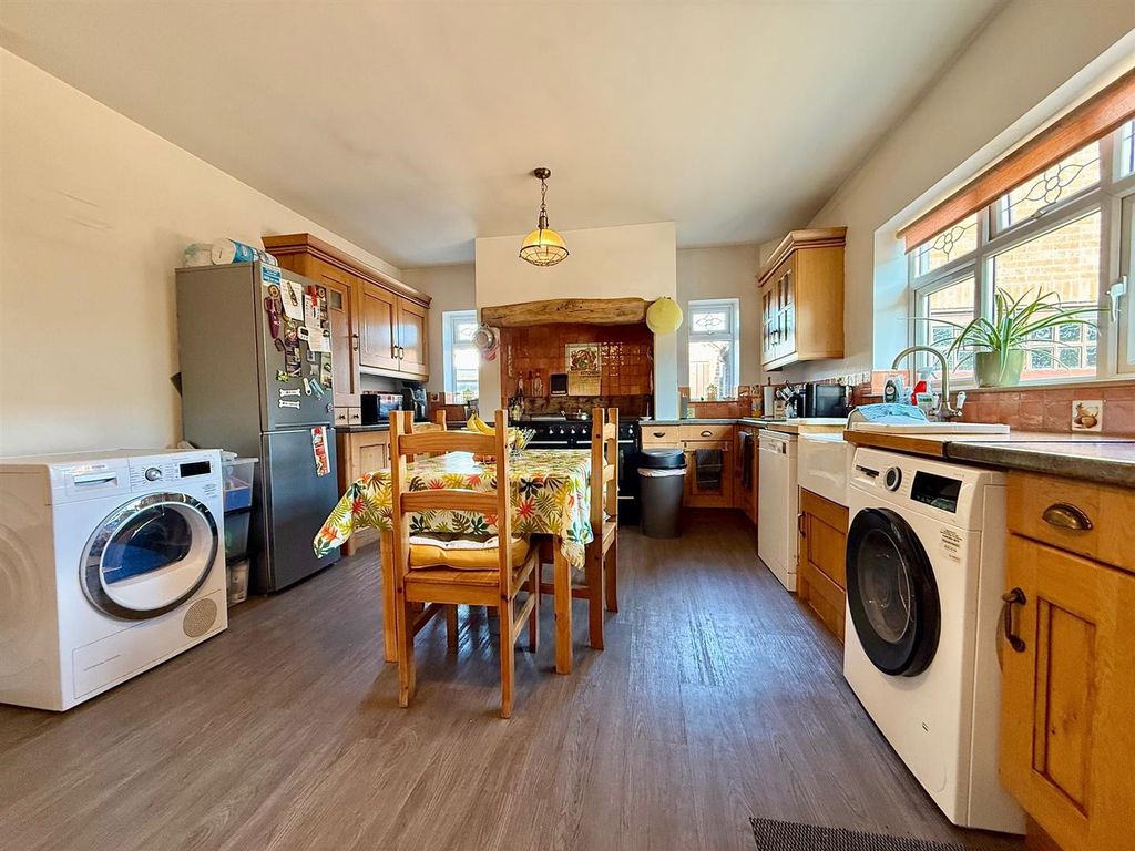 Property photo 3 of 22 Kitchen/Breakfast Room