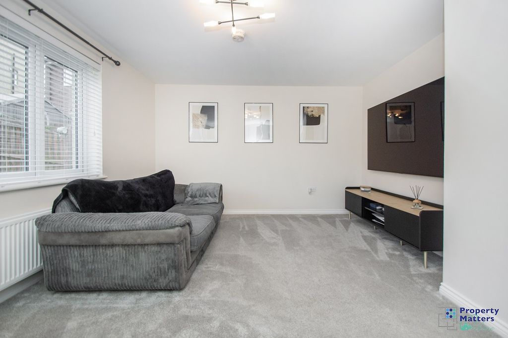 Property photo 3 of 23 Lounge