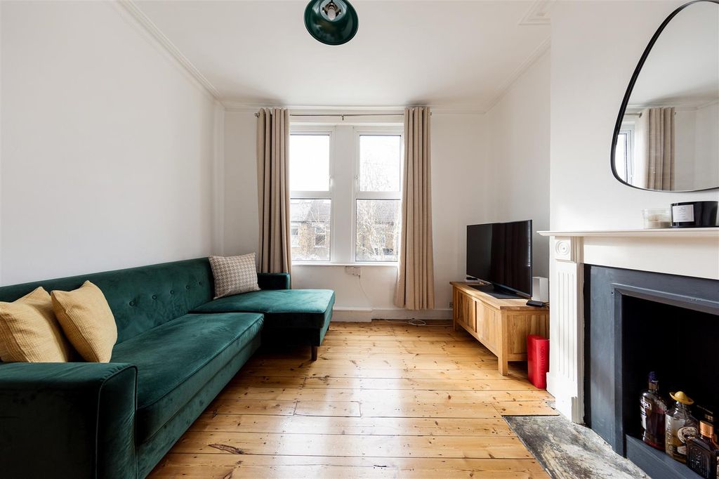 Property photo 2 of 20 Callis Road, E17