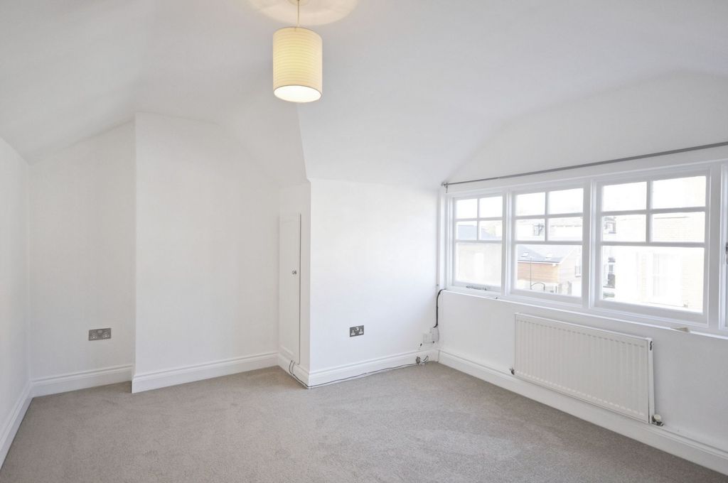 Property photo 2 of 10 Photo 8