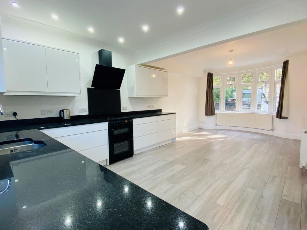 Property photo 2 of 11 Image