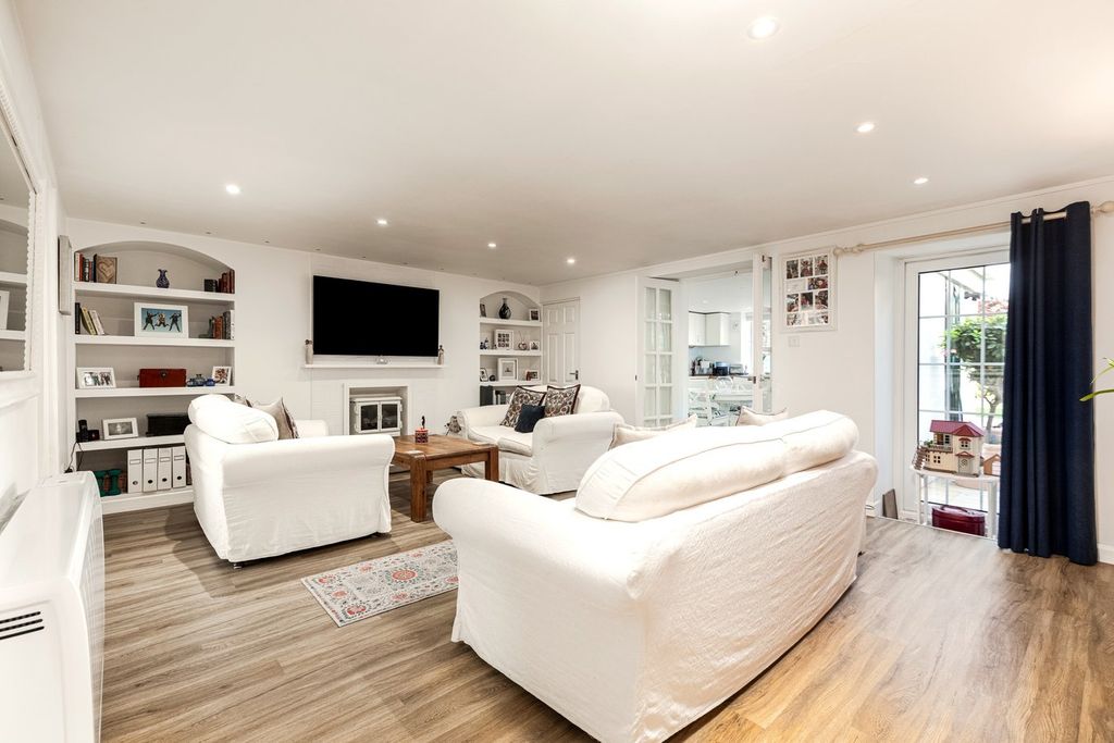 2 bed flat for saleSt Helier JE2 photo 4