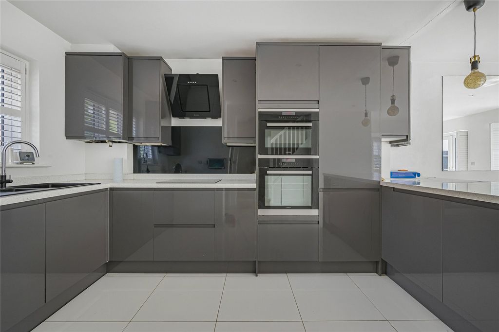 Property photo 3 of 36 Kitchen